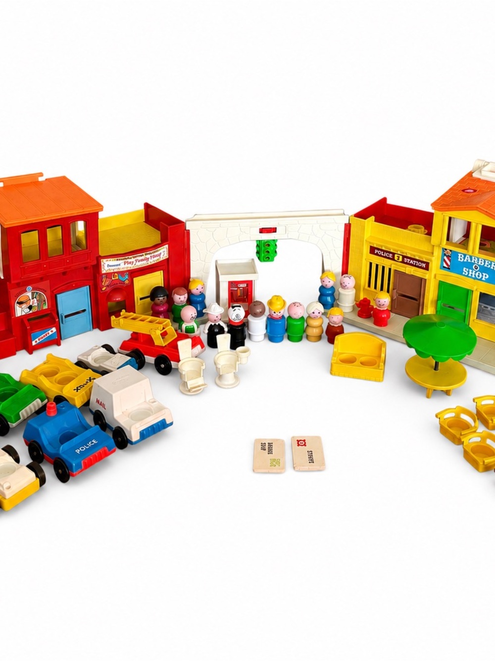 1973 Fisher Price PLAY FAMILY VILLAGE w/ accessories Little People Vintage